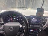 Hyundai Solaris 2022 года за 7 700 000 тг. в Уральск – фото 5