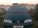 Volkswagen Sharan 1996 годаfor2 000 000 тг. в Костанай