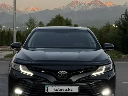 Toyota Camry 2018 года за 9 500 000 тг. в Алматы – фото 4