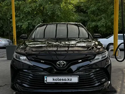 Toyota Camry 2018 года за 9 500 000 тг. в Алматы