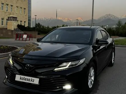 Toyota Camry 2018 года за 9 500 000 тг. в Алматы – фото 2