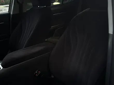 Toyota Camry 2018 года за 9 500 000 тг. в Алматы – фото 7