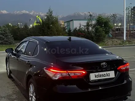 Toyota Camry 2018 года за 9 500 000 тг. в Алматы – фото 8