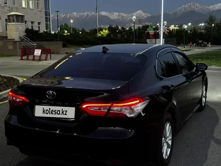Toyota Camry 2018 года за 9 500 000 тг. в Алматы – фото 9