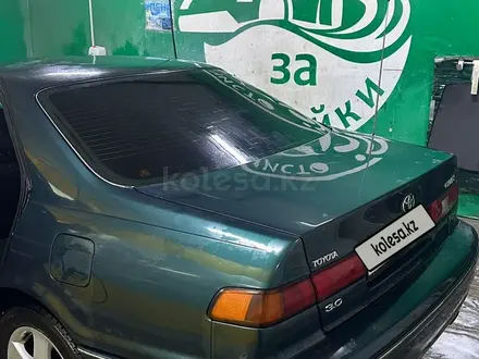 Toyota Camry 1998 года за 3 500 000 тг. в Алматы – фото 18