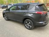 Toyota RAV4 2018 годаүшін12 200 000 тг. в Актобе – фото 5