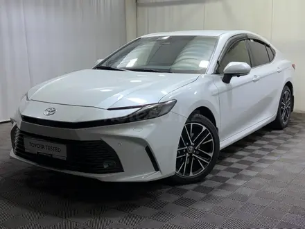Toyota Camry Luxe eCVT 2024 года за 22 500 000 тг. в Алматы