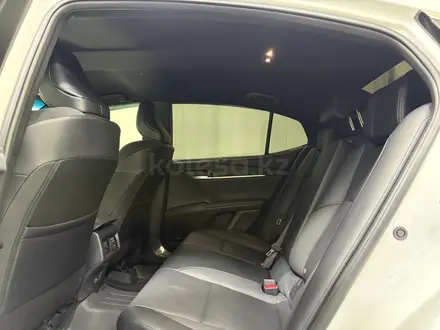 Toyota Camry Luxe eCVT 2024 года за 22 500 000 тг. в Алматы – фото 11
