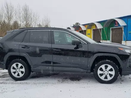 Toyota RAV4 2021 года за 16 890 000 тг. в Усть-Каменогорск – фото 2