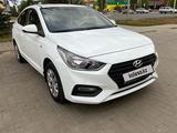 Hyundai Solaris 2019 года за 7 200 000 тг. в Уральск – фото 2