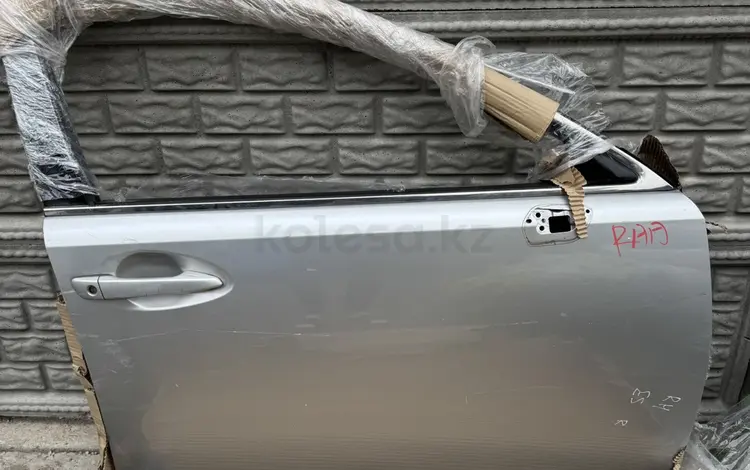 Дверь передняя правая Lexus ES за 180 000 тг. в Алматы