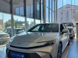 Toyota Camry Luxe eCVT 2026 года за 24 190 000 тг. в Актобе