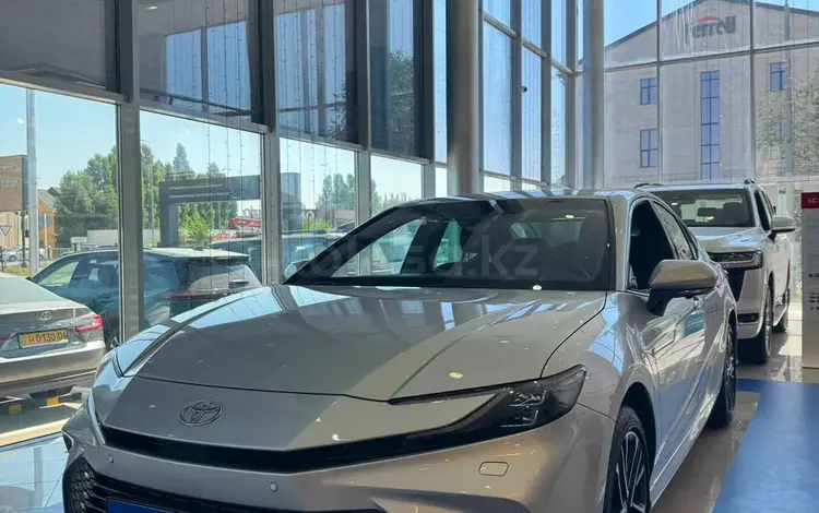 Toyota Camry Luxe eCVT 2026 года за 24 190 000 тг. в Актобе