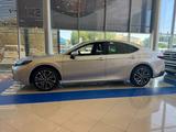 Toyota Camry Luxe eCVT 2026 года за 24 190 000 тг. в Актобе – фото 3
