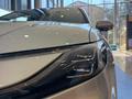Toyota Camry Luxe eCVT 2026 года за 24 190 000 тг. в Актобе – фото 7
