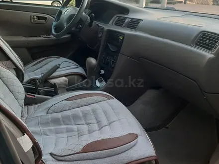 Toyota Camry 1998 года за 3 450 000 тг. в Усть-Каменогорск – фото 6