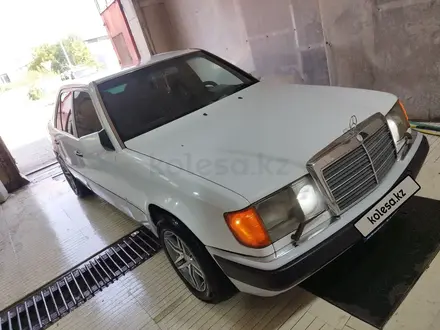 Mercedes-Benz E 230 1992 года за 1 800 000 тг. в Астана – фото 2