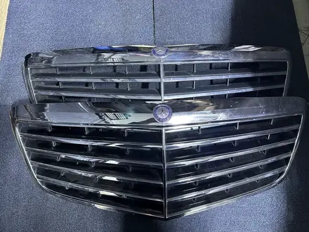 Решетка решотка радиатора W211 рестайлинг 211 рест Мерседес Mercedes за 65 000 тг. в Алматы