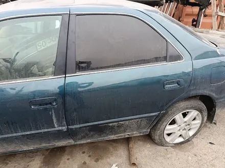 Дверь задняя левая для Toyota Camry 20-25 за 30 000 тг. в Тараз