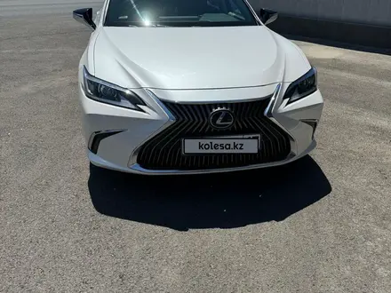 Lexus ES 350 2020 года за 24 000 000 тг. в Шымкент