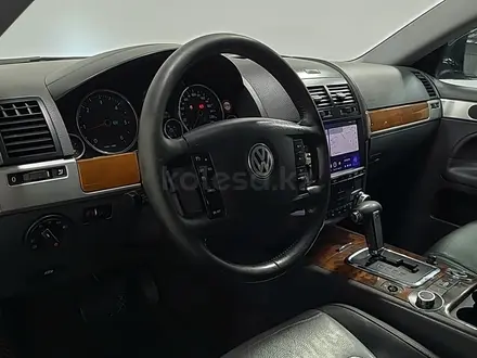 Volkswagen Touareg 2007 года за 5 990 000 тг. в Алматы – фото 12