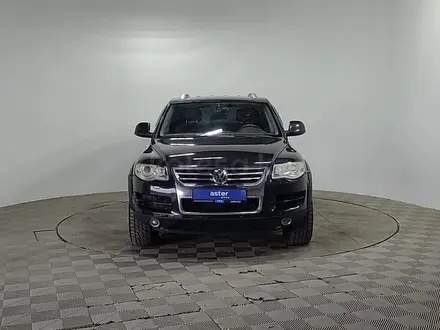 Volkswagen Touareg 2007 года за 5 990 000 тг. в Алматы – фото 2
