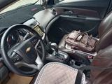 Chevrolet Cruze 2013 года за 3 000 000 тг. в Актобе – фото 2