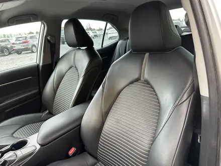 Toyota Camry 2021 года за 12 900 000 тг. в Актобе – фото 12