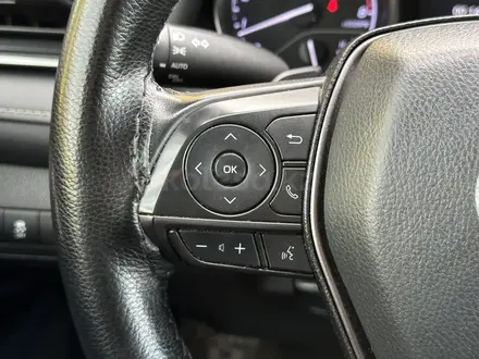 Toyota Camry 2021 года за 12 900 000 тг. в Актобе – фото 17