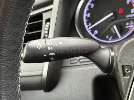 Toyota Camry 2021 года за 12 900 000 тг. в Актобе – фото 20