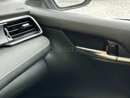 Toyota Camry 2021 года за 12 900 000 тг. в Актобе – фото 24