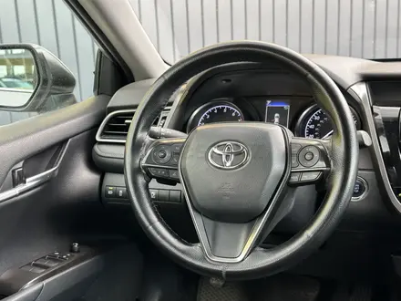 Toyota Camry 2021 года за 12 900 000 тг. в Актобе – фото 6