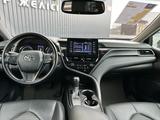 Toyota Camry 2021 годаүшін12 900 000 тг. в Актобе – фото 5