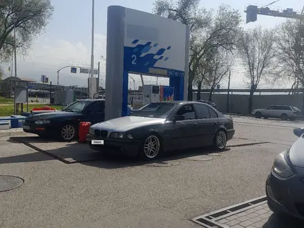 BMW 528 2001 года за 4 000 000 тг. в Алматы – фото 2