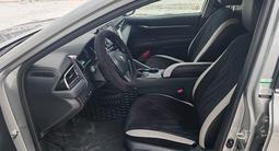 Toyota Camry 2021 годаүшін11 700 000 тг. в Астана – фото 5