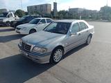 Mercedes-Benz C 180 1998 года за 2 200 000 тг. в Караганда