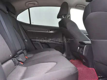 Toyota Camry 2019 года за 10 600 000 тг. в Атырау – фото 15