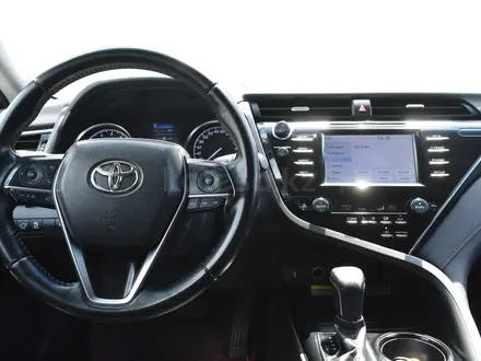 Toyota Camry 2019 года за 10 600 000 тг. в Атырау – фото 10
