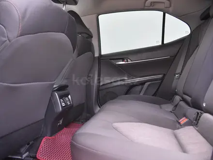Toyota Camry 2019 года за 10 600 000 тг. в Атырау – фото 16