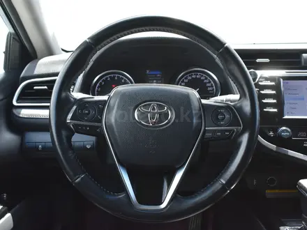 Toyota Camry 2019 года за 10 600 000 тг. в Атырау – фото 11
