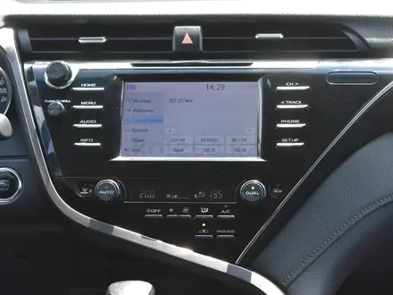 Toyota Camry 2019 года за 10 600 000 тг. в Атырау – фото 12