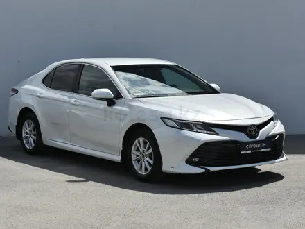 Toyota Camry 2019 года за 10 600 000 тг. в Атырау – фото 3