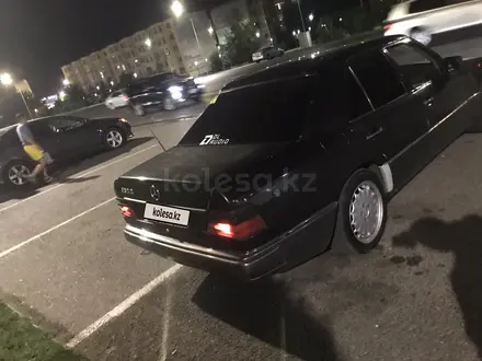 Mercedes-Benz E 230 1992 года за 1 350 000 тг. в Тараз – фото 4