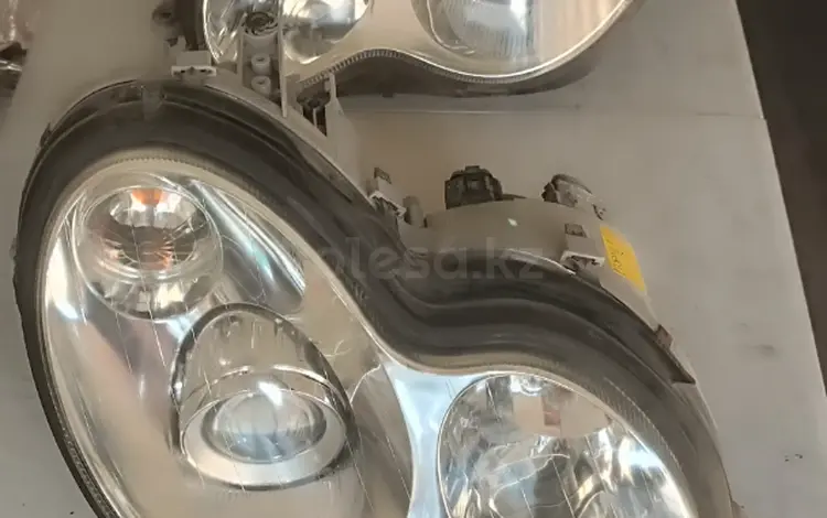 Передние фары рестайлинг ксенон на mercedes w203 за 150 000 тг. в Алматы