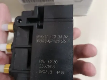 Блок клапан пневма мерседес W221 W164 ML X164 GL за 150 000 тг. в Астана – фото 2