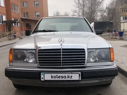 Mercedes-Benz E 200 1991 года за 1 450 000 тг. в Караганда – фото 5