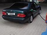 Mercedes-Benz E 240 1998 года за 2 200 000 тг. в Кокшетау – фото 2