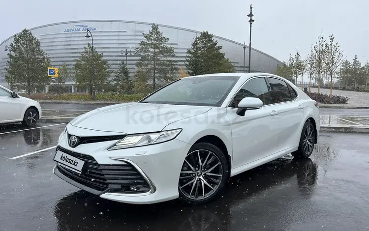 Toyota Camry 2021 года за 16 500 000 тг. в Астана