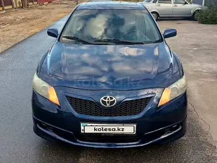 Toyota Camry 2008 года за 6 100 000 тг. в Атырау – фото 2