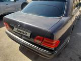 Mercedes-Benz E 230 1997 года за 1 500 000 тг. в Алматы – фото 4